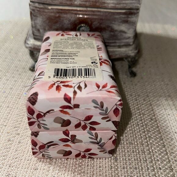 Vila Cardillum Triple Milled Winter Berries Scented 2 Soaps - Picture 5 of 7